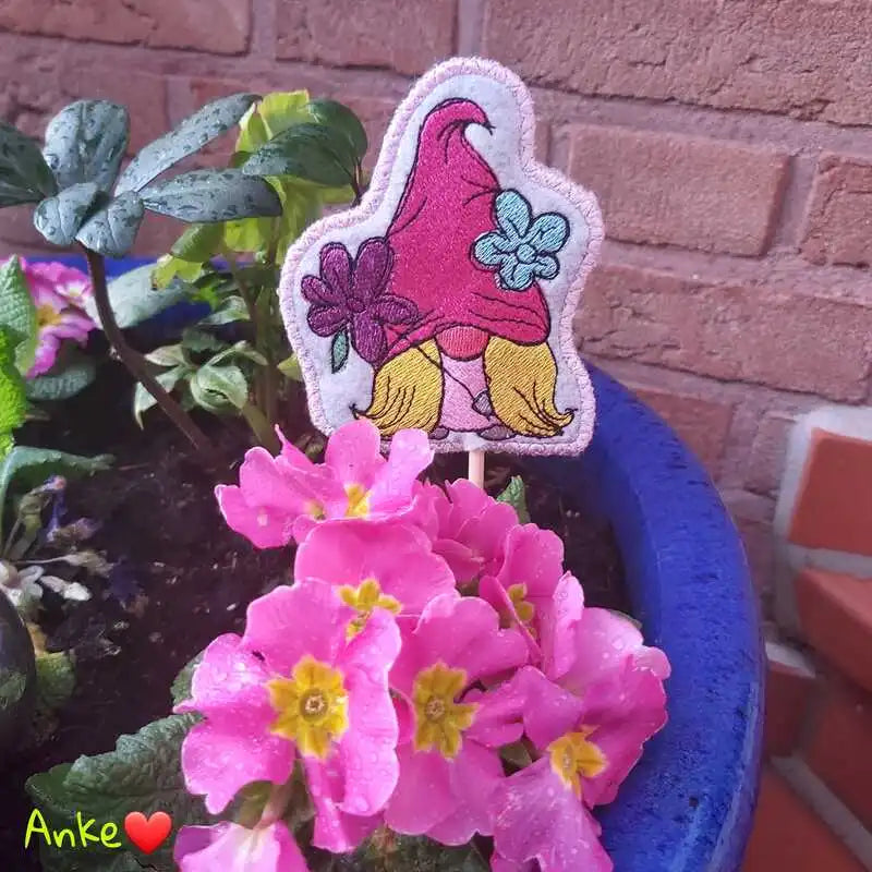 ITH Stickdatei Frühlingswichtel Stabfiguren von stiXXie by lajana