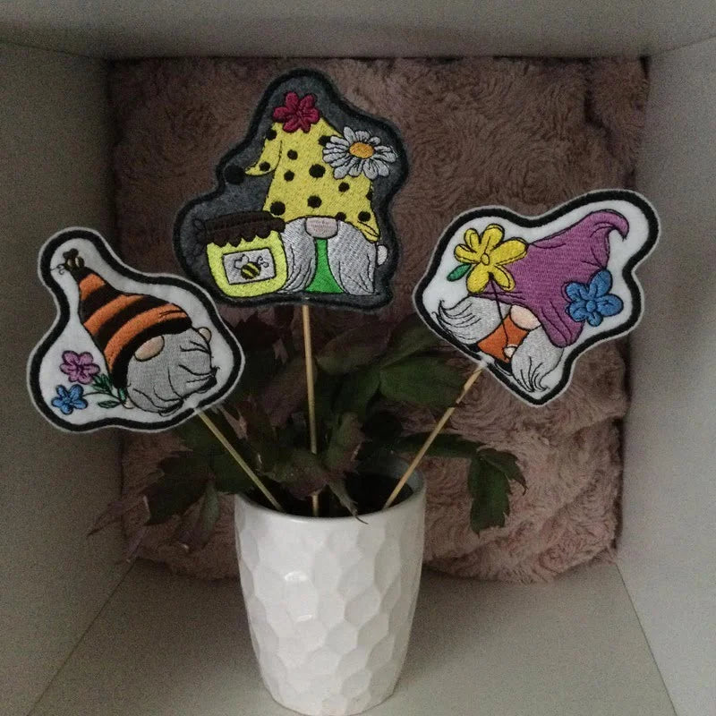 ITH Stickdatei Frühlingswichtel Stabfiguren von stiXXie by lajana