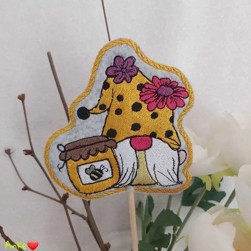 ITH Stickdatei Frühlingswichtel Stabfiguren von stiXXie by lajana