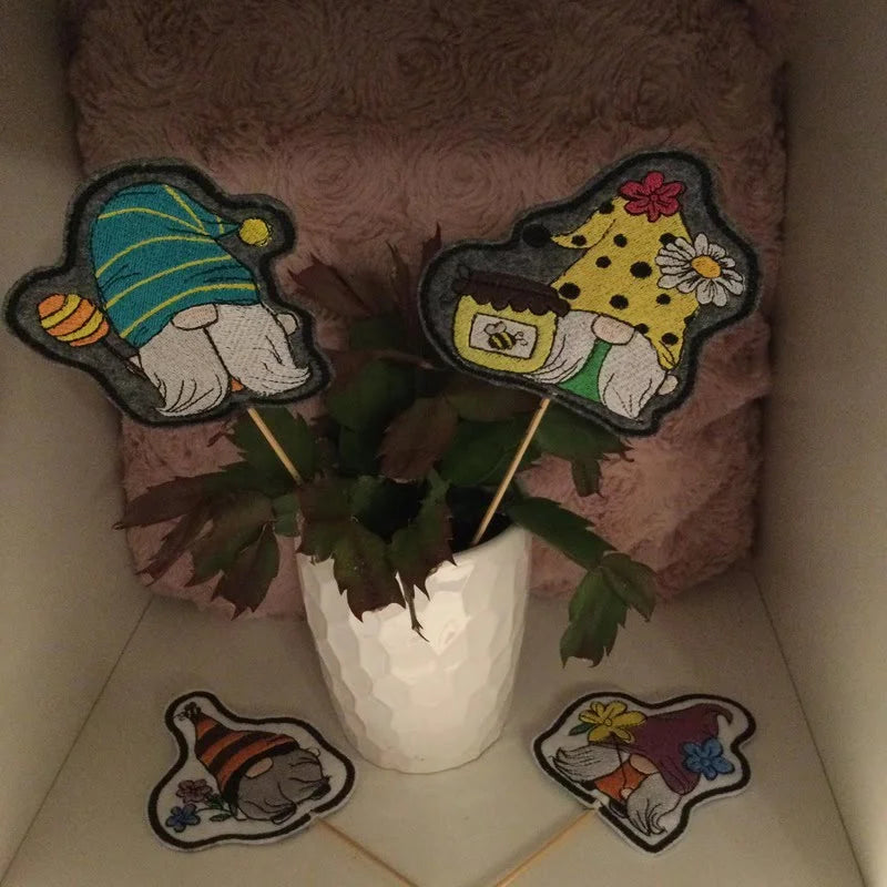 ITH Stickdatei Frühlingswichtel Stabfiguren von stiXXie by lajana