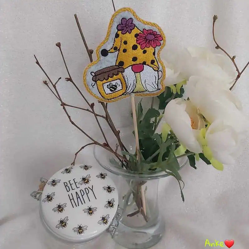 ITH Stickdatei Frühlingswichtel Stabfiguren von stiXXie by lajana