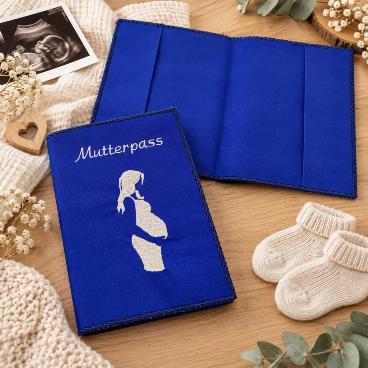 ITH Stickdatei Mutterpasshülle Blankos mit Schriftzug