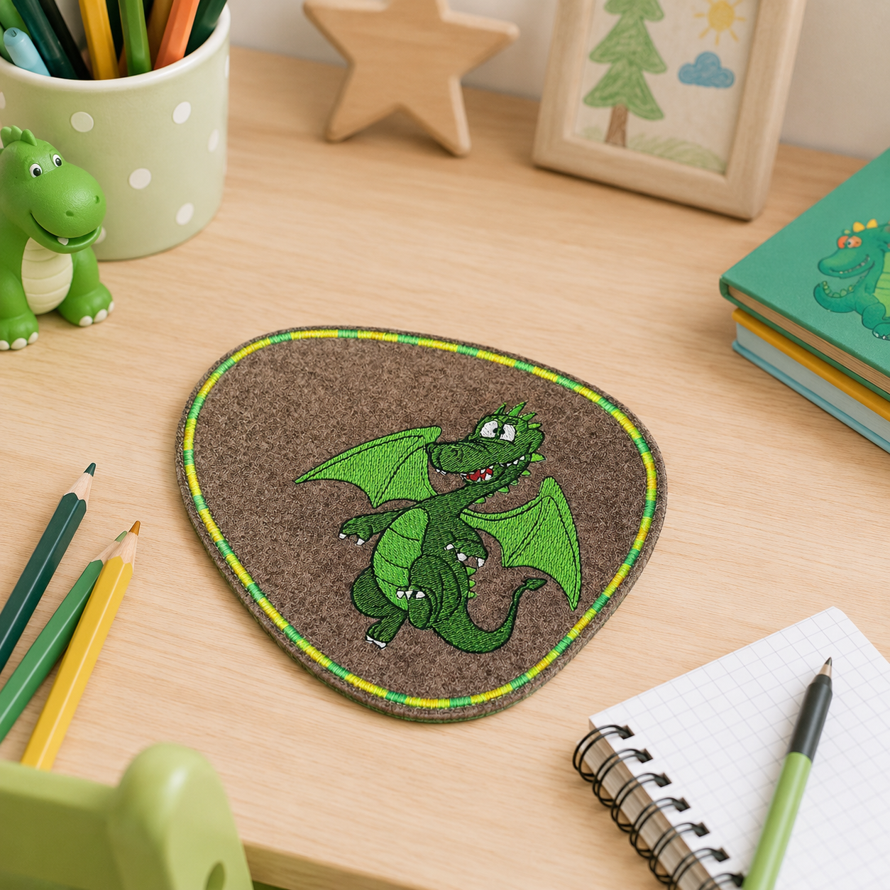 Stickdatei Drache Ede đ â Fantasy-Drache zum Sticken