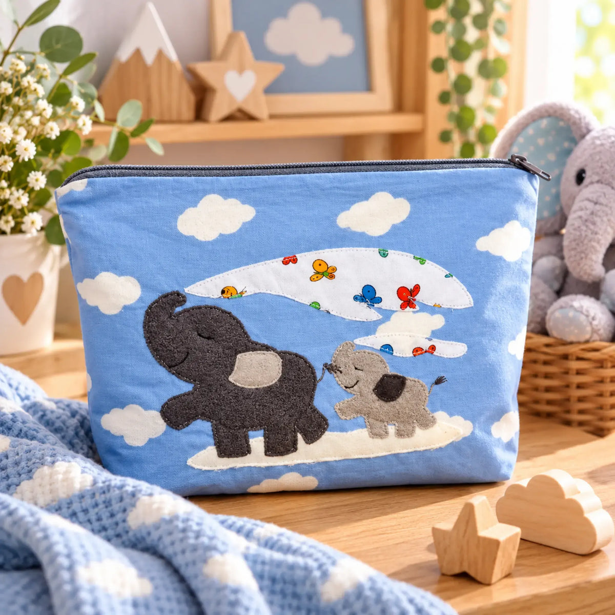 Stickdatei Elefant Elefantenmami mit Baby Doodleapplikation