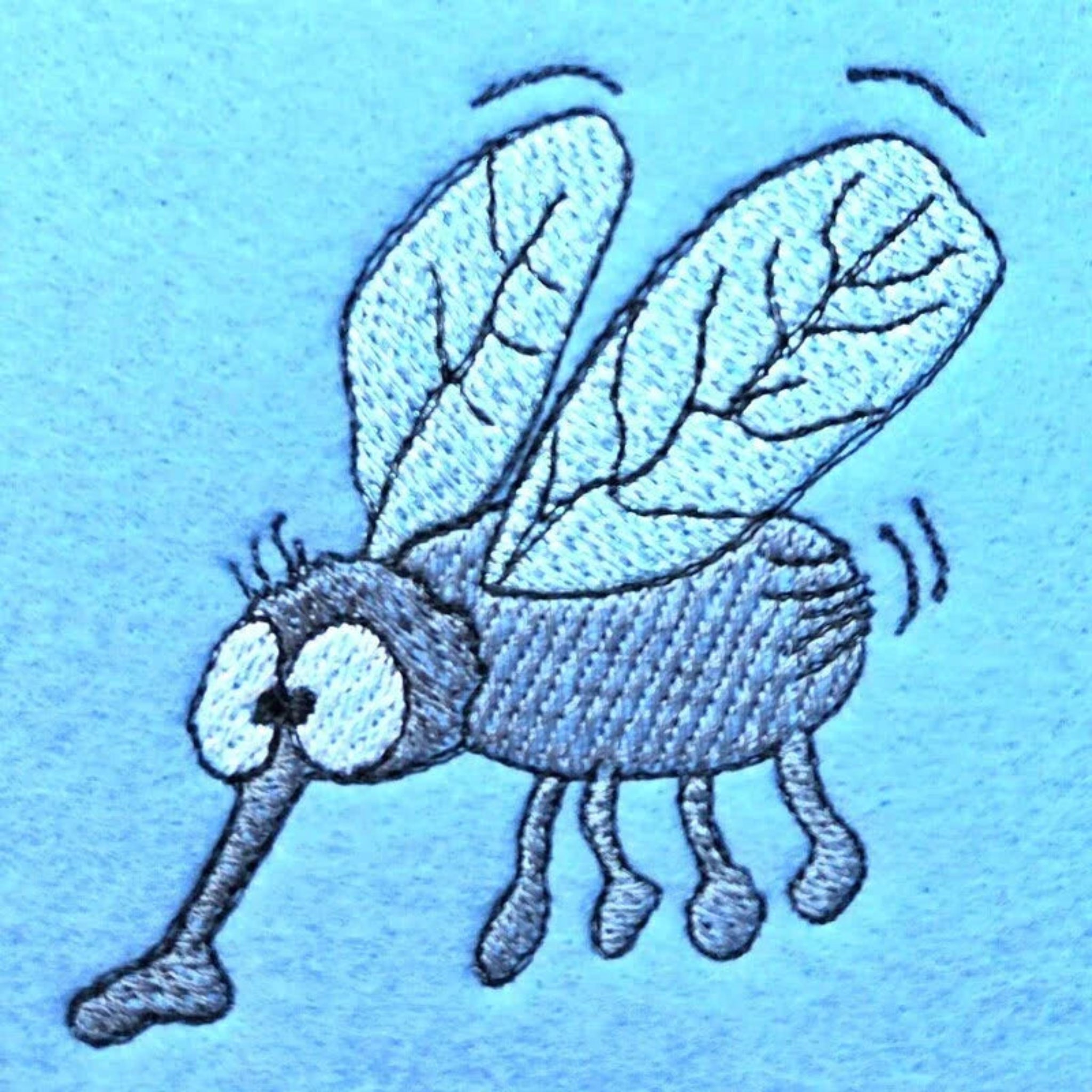Fliege Marta Stickdatei mit witzigem Spruch – lustige Insekten Stickdatei für 10x10 Rahmen