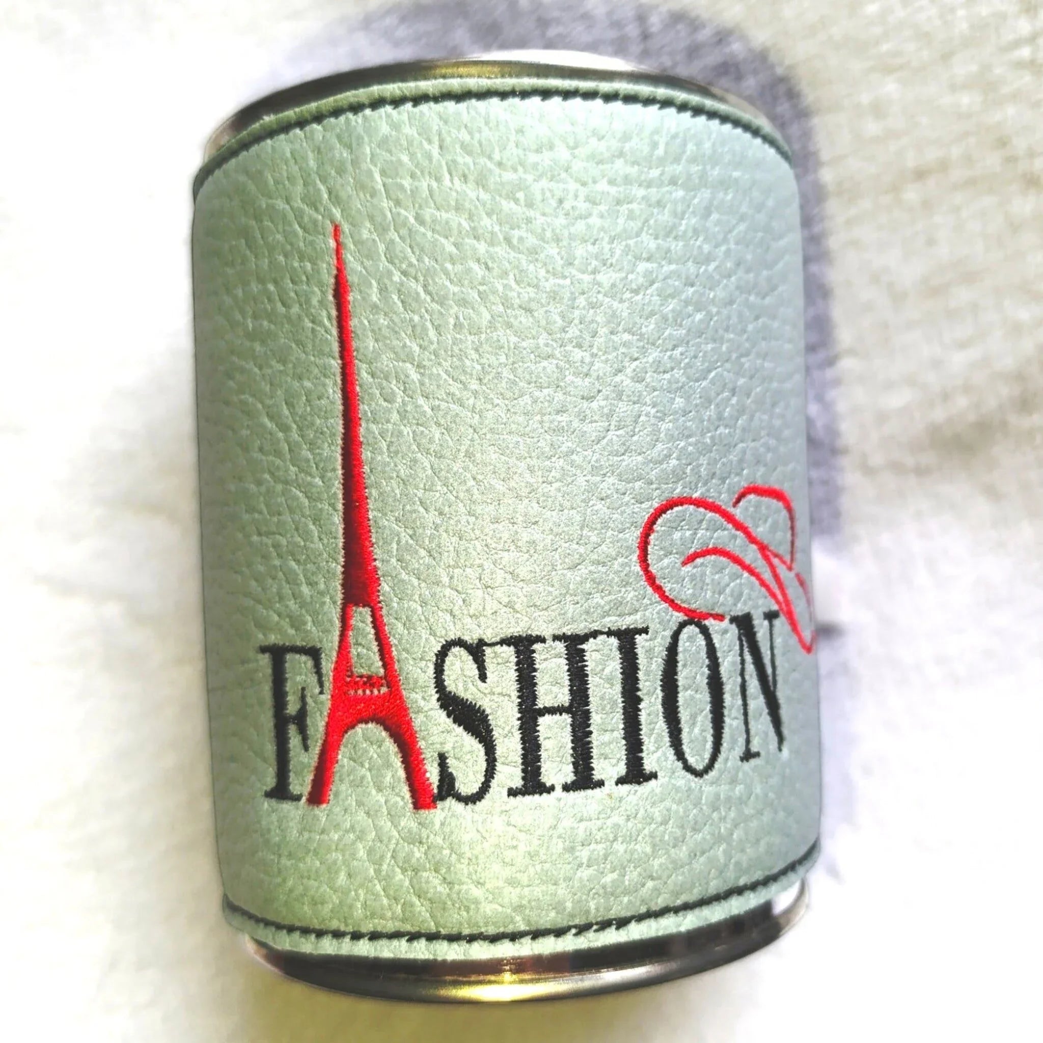 Stickdatei Frauensache - Detailansicht der 6 trendigen Mode-Motive