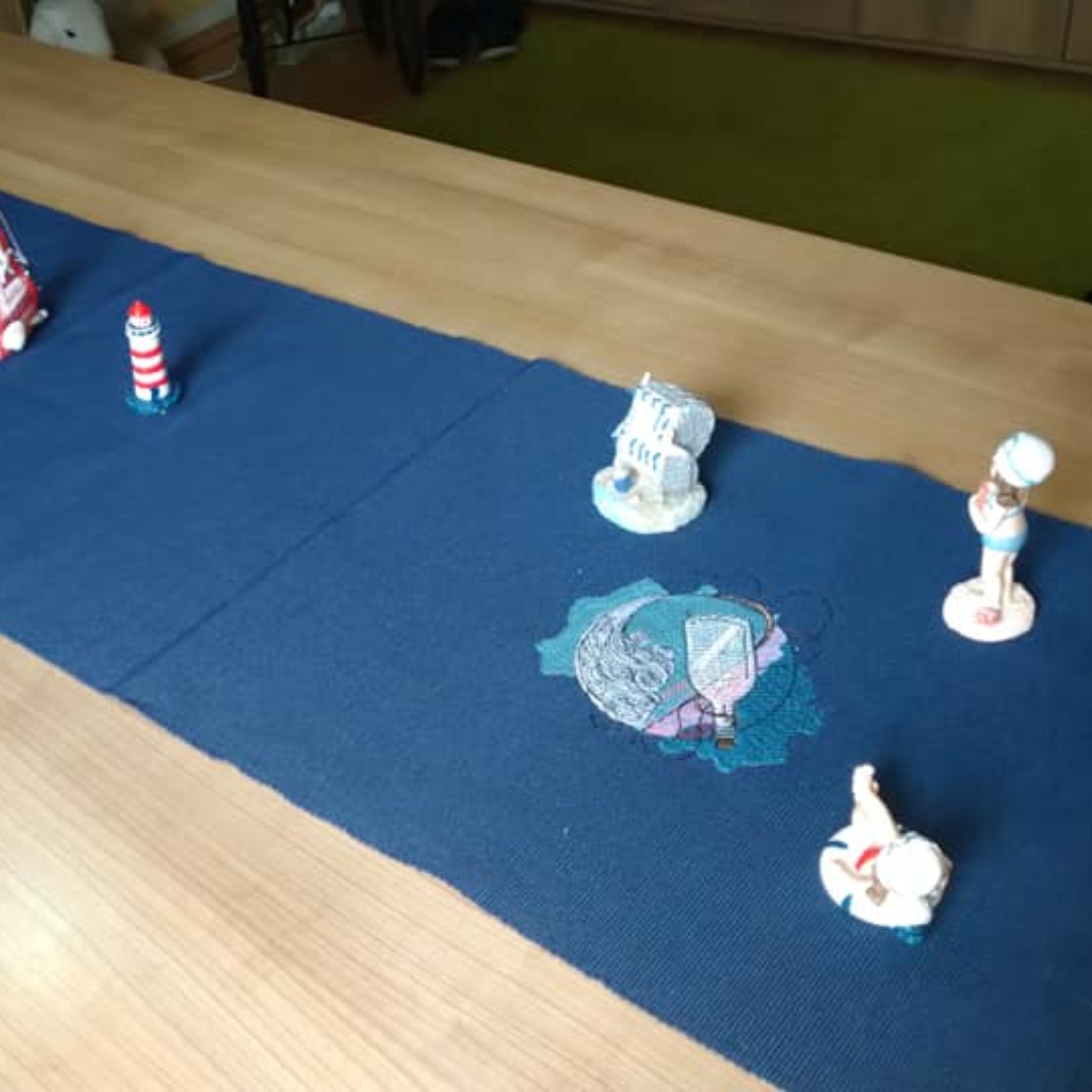 Flaschenpost Stickdatei 13x18 - Anwendungsbeispiel auf maritimer Deko