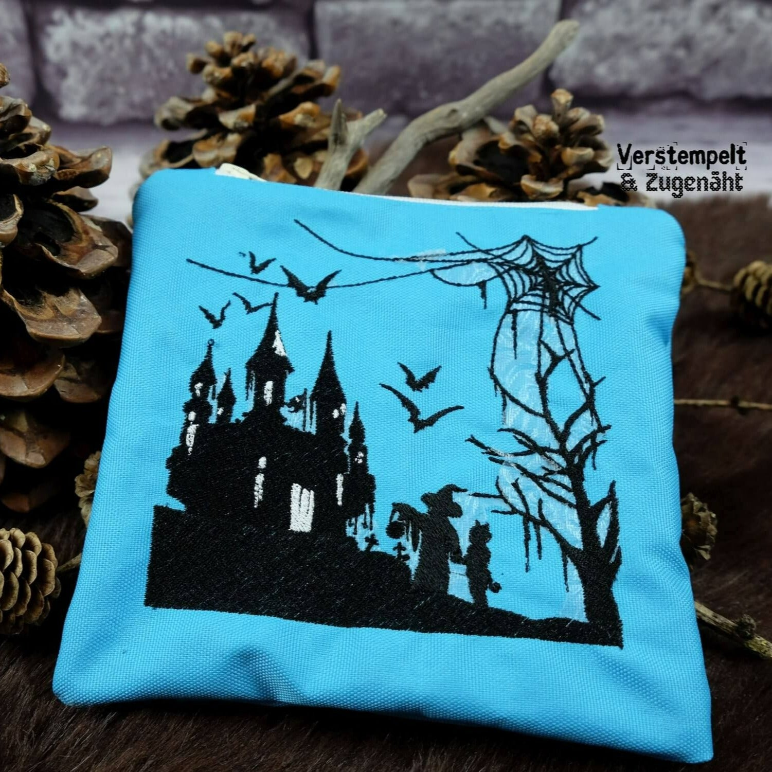 Stickdatei Gruselschloss im Scherenschnitt-Stil von stiXXie by lajana