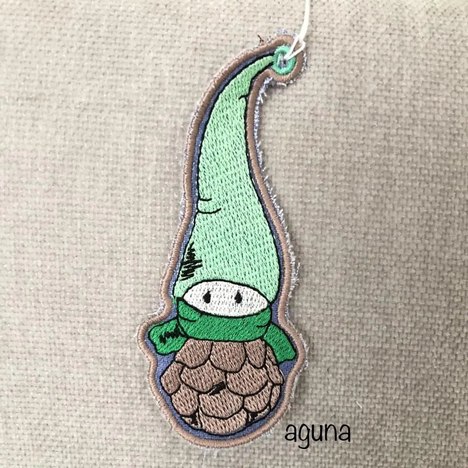 ITH Stickdatei Tannenzapfen Wichtel von stiXXie by lajana