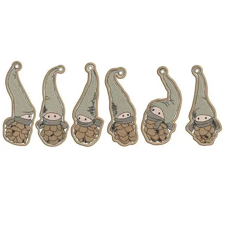 ITH Stickdatei Tannenzapfen Wichtel von stiXXie by lajana