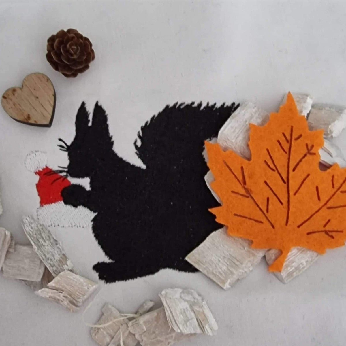 Stickdatei Eichhörnchen im Scherenschnitt-Stil von stiXXie by lajana