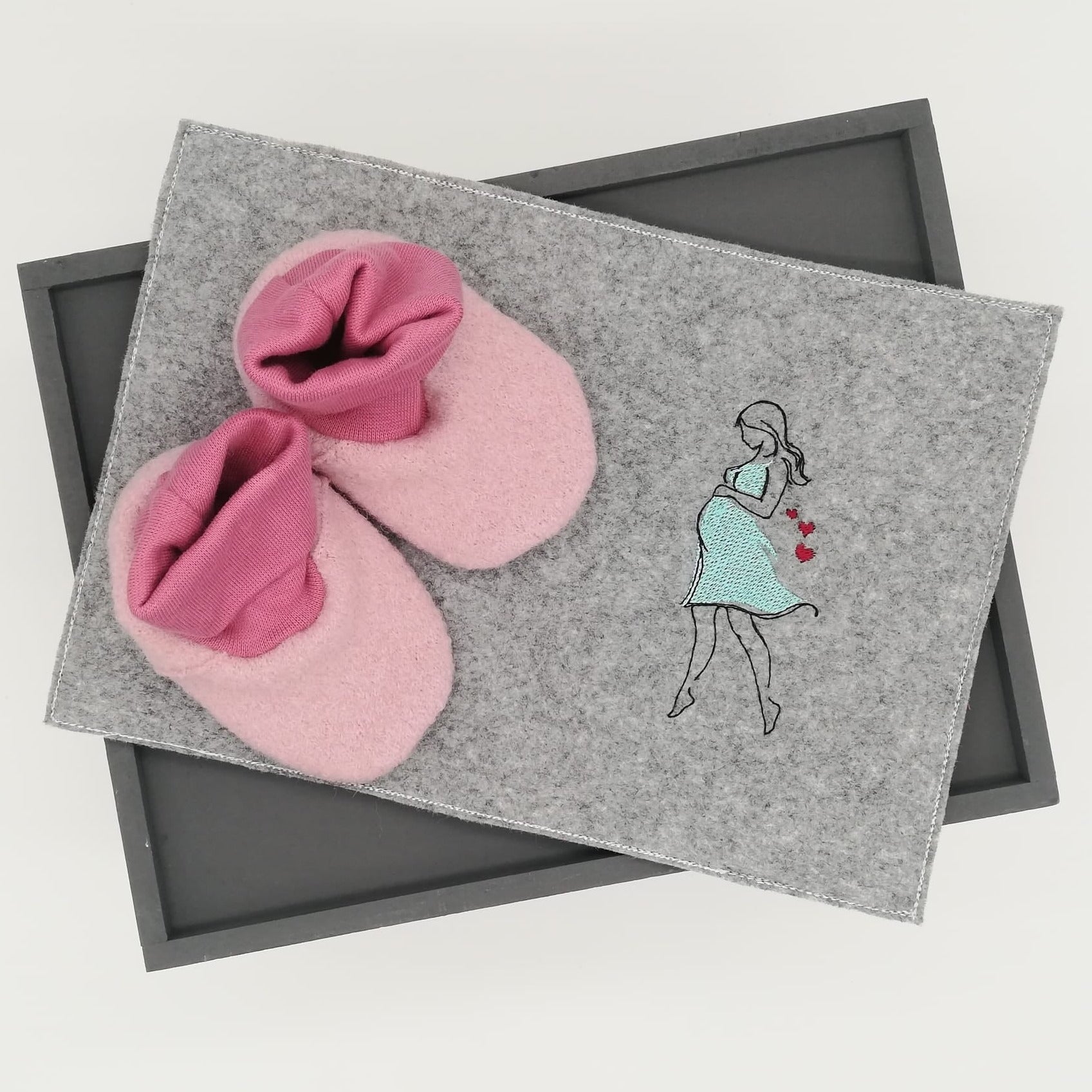 ITH Stickdatei Mutterpasshülle Bundle mit Dekoren von stiXXie by lajana