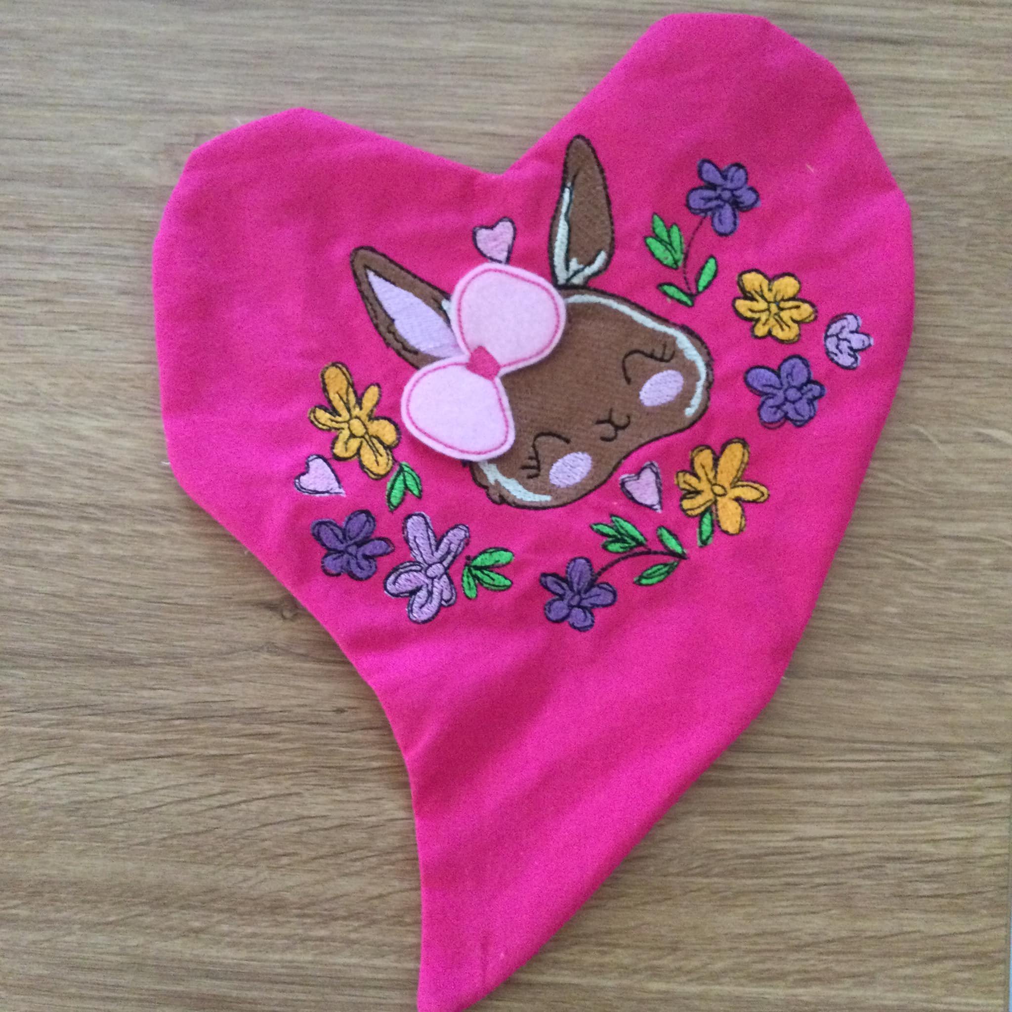 ITH Stickdatei Kissen Herzform von stiXXie by lajana