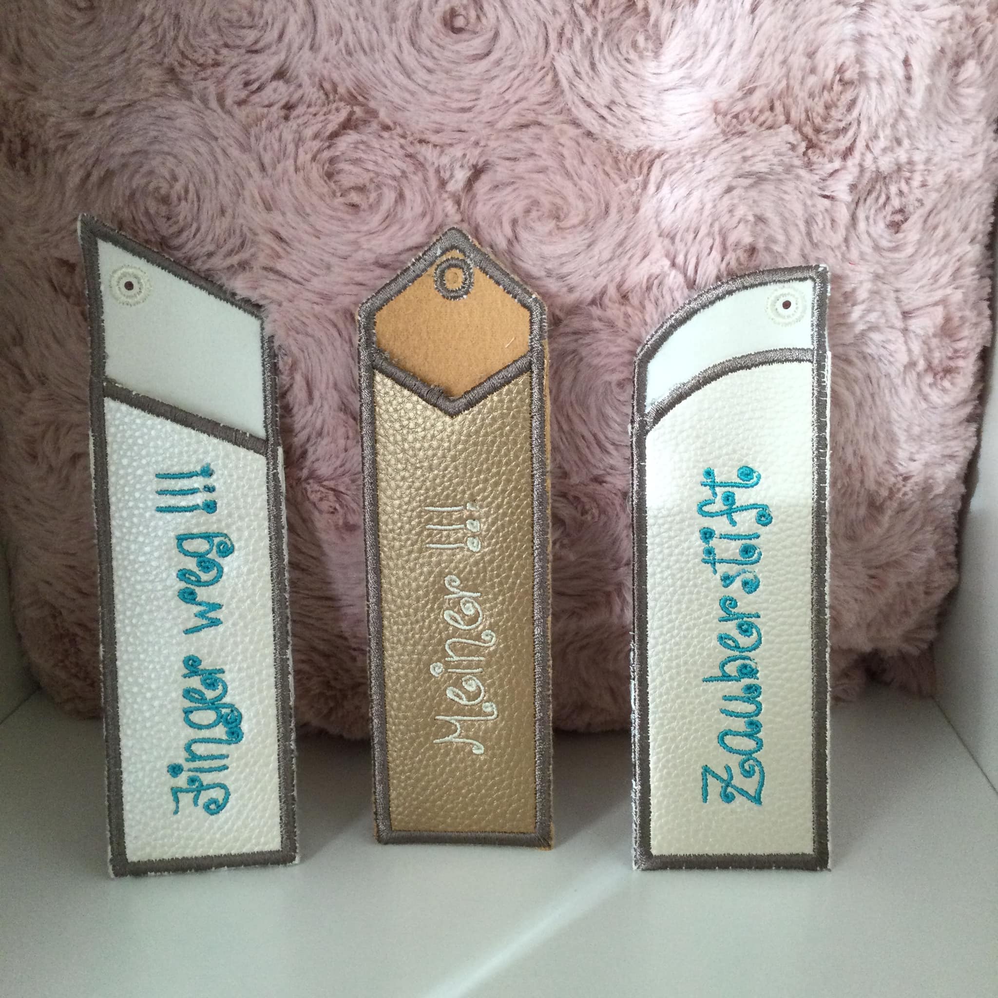 ITH Stickdatei Lesezeichen / Stifte-Etui von stiXXie by lajana