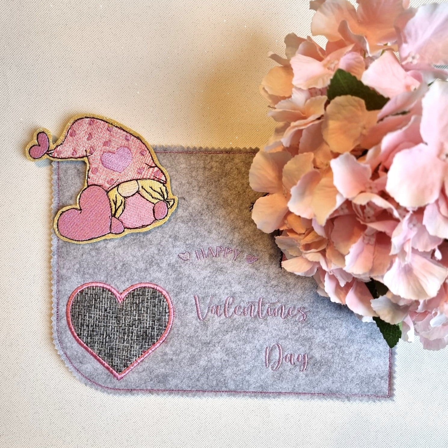 ITH Stickdatei Tassenlounge mit Herz Blanko von stiXXie by lajana