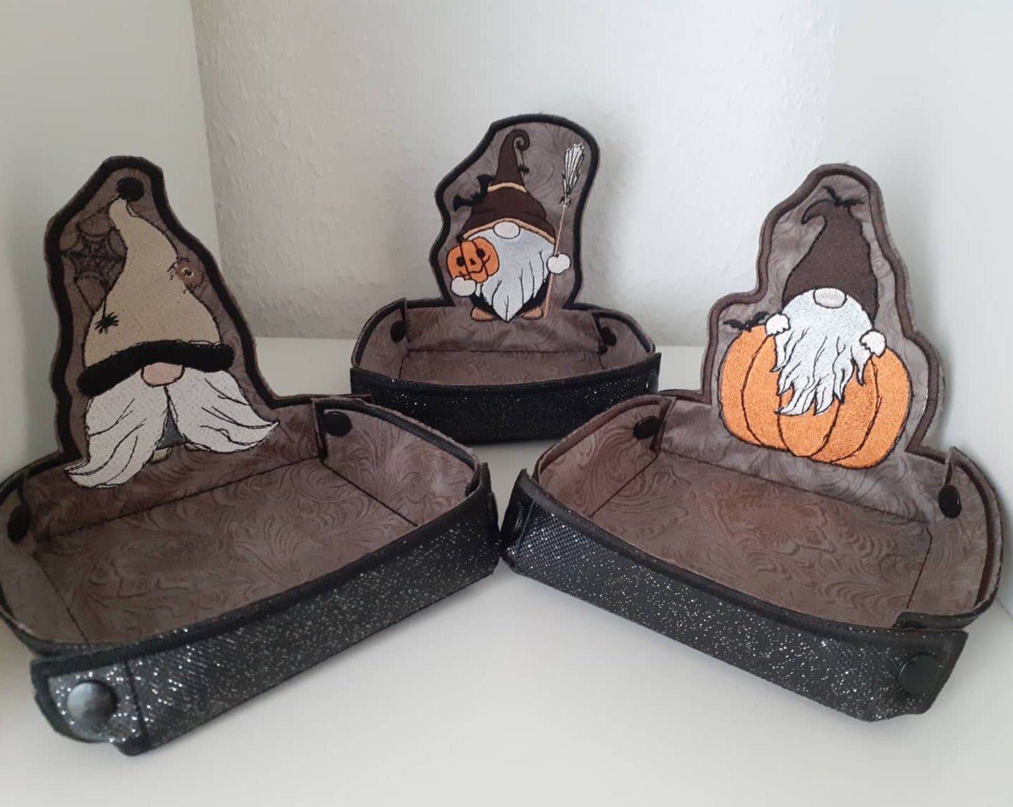 ITH Stickdatei Utensilo Halloweenwichtel von stiXXie by lajana