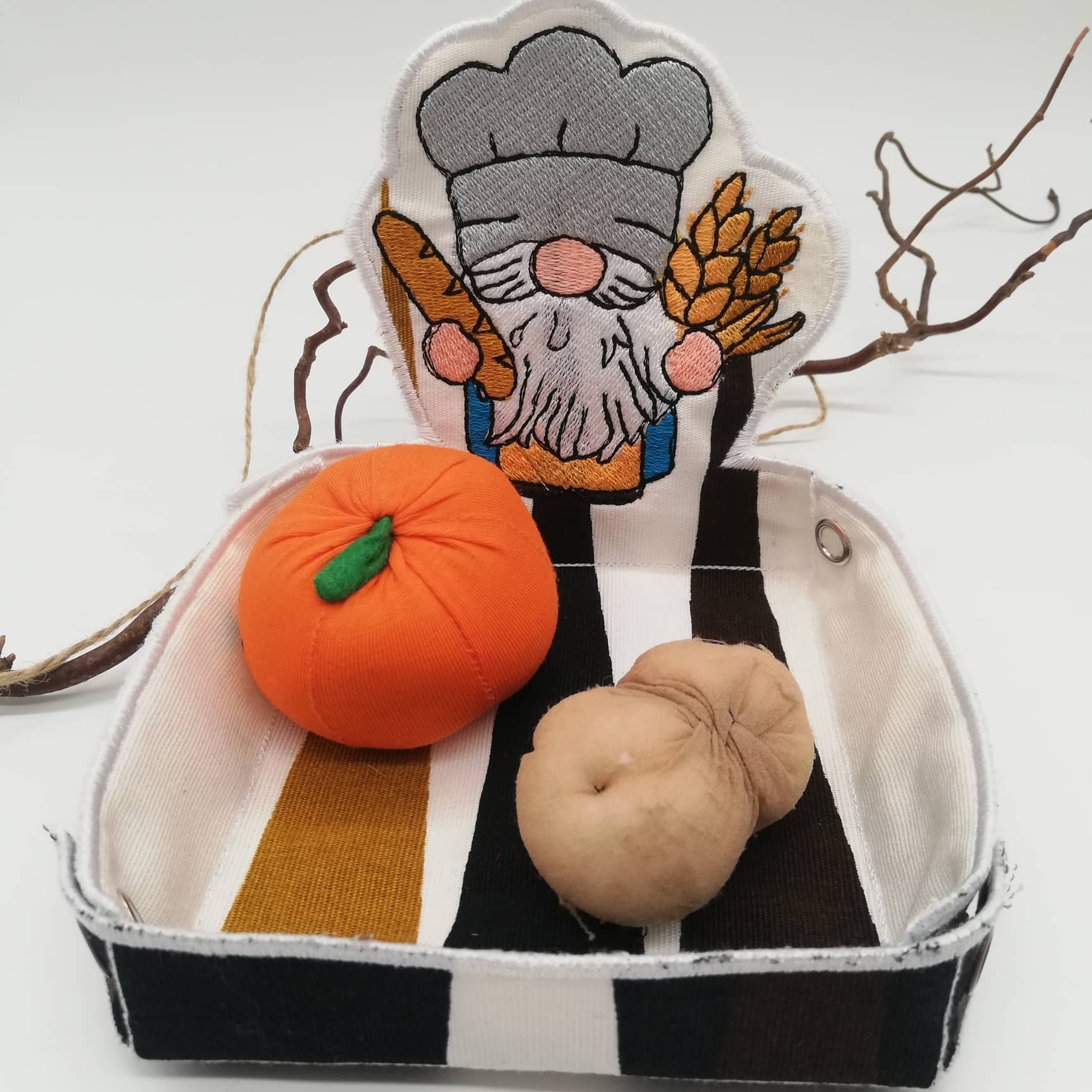 ITH Stickdatei Utensilo Herbstwichtel von stiXXie by lajana