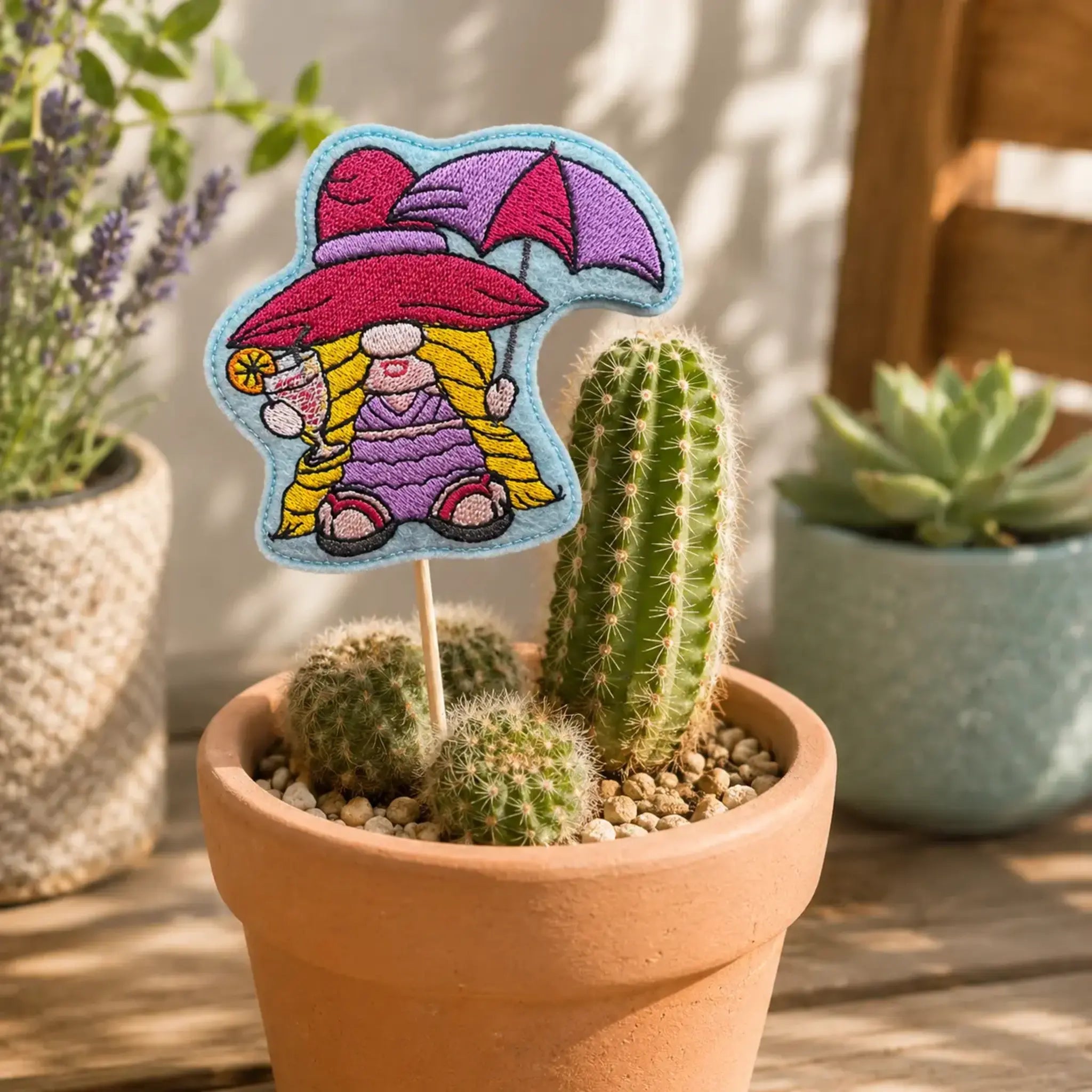 ITH Stickdatei Beach Wichtel – 🏖️ Stabfigur & Vollstick