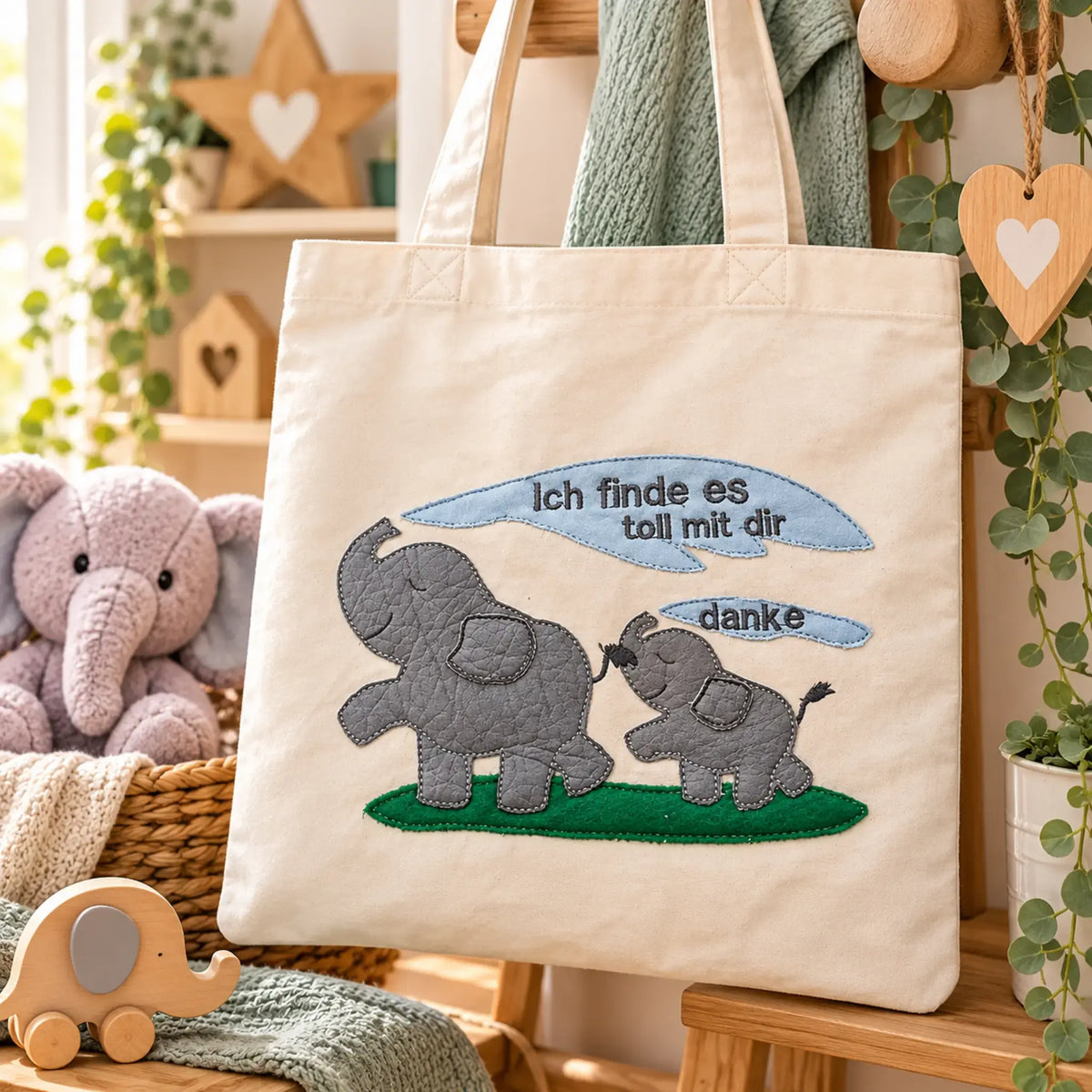 Stickdatei Elefant Elefantenmami mit Baby Doodleapplikation