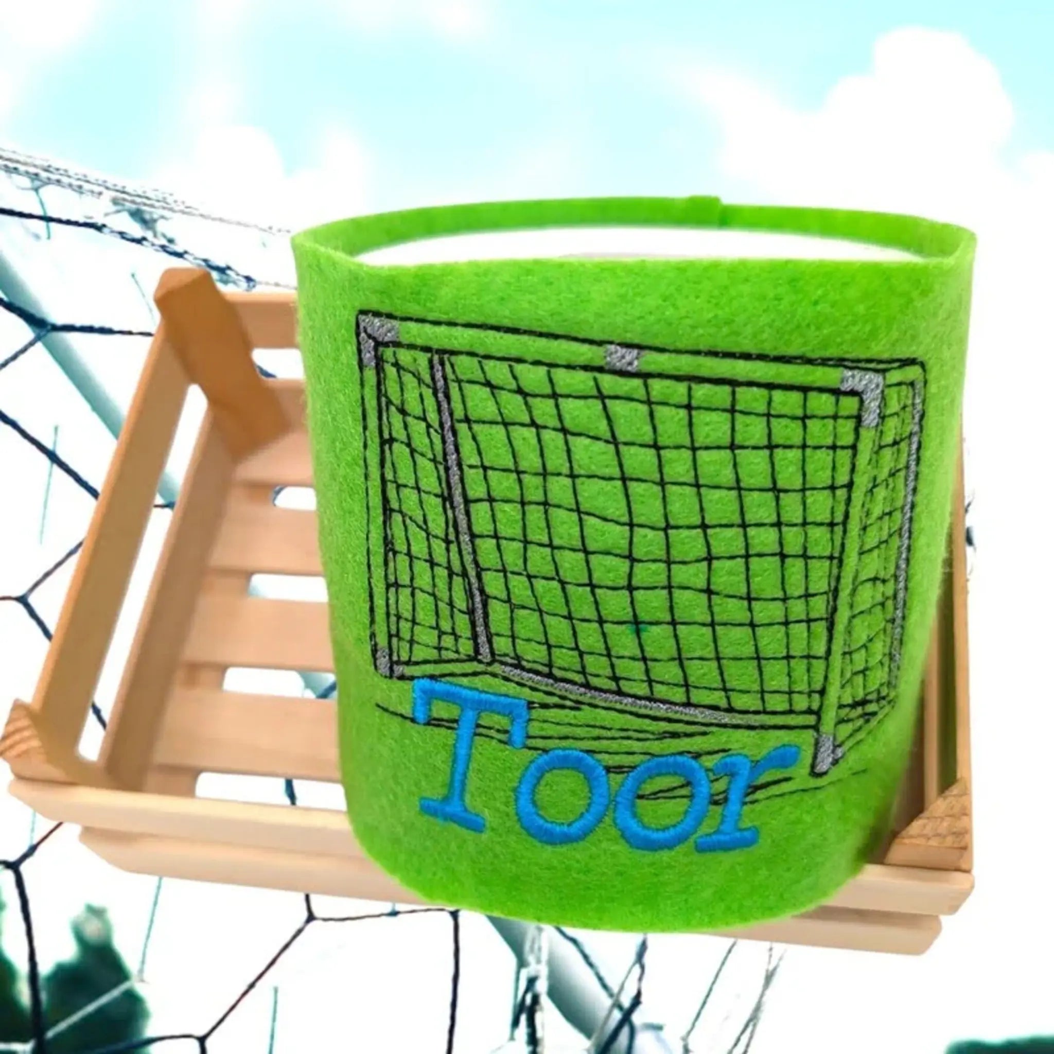 Stickdatei Fußball Time ⚽ – Scribble-Designs für echte Fußballfans