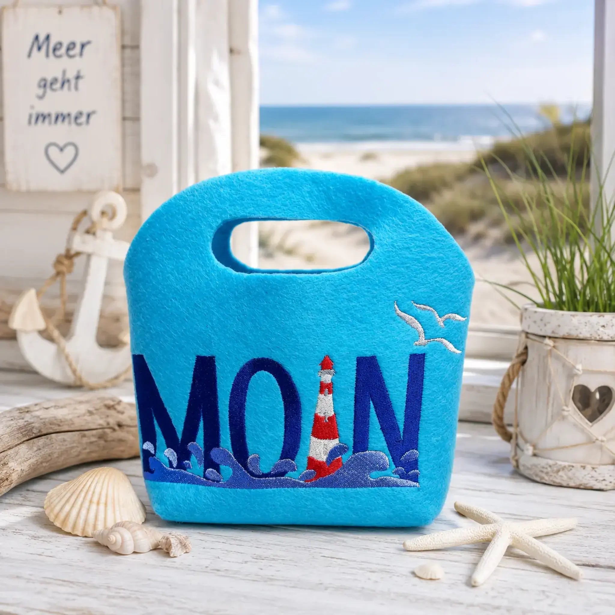 Stickdatei Leuchtturm mit Spruch MOIN – Maritimes Stickmotiv