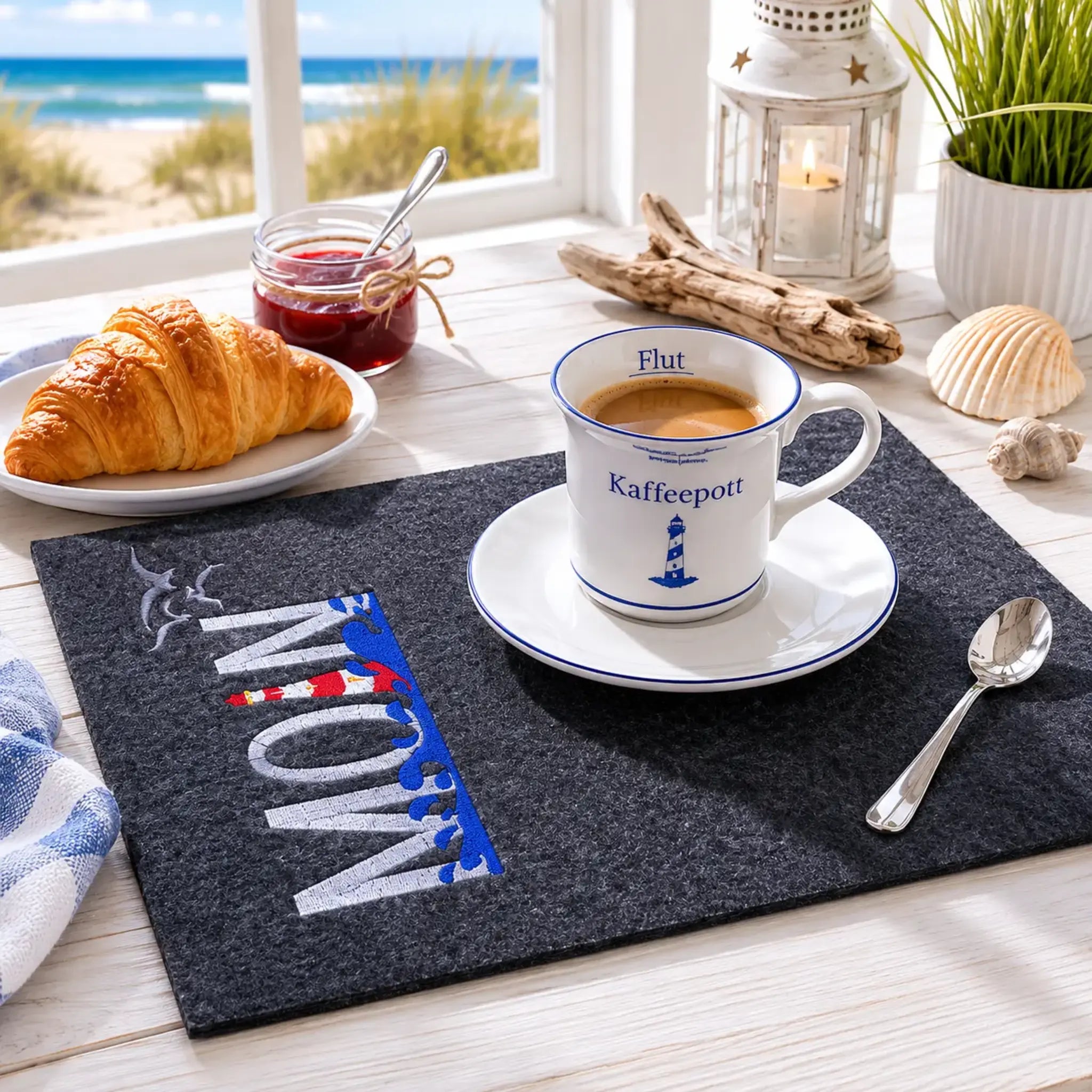 Stickdatei Leuchtturm mit Spruch MOIN – Maritimes Stickmotiv