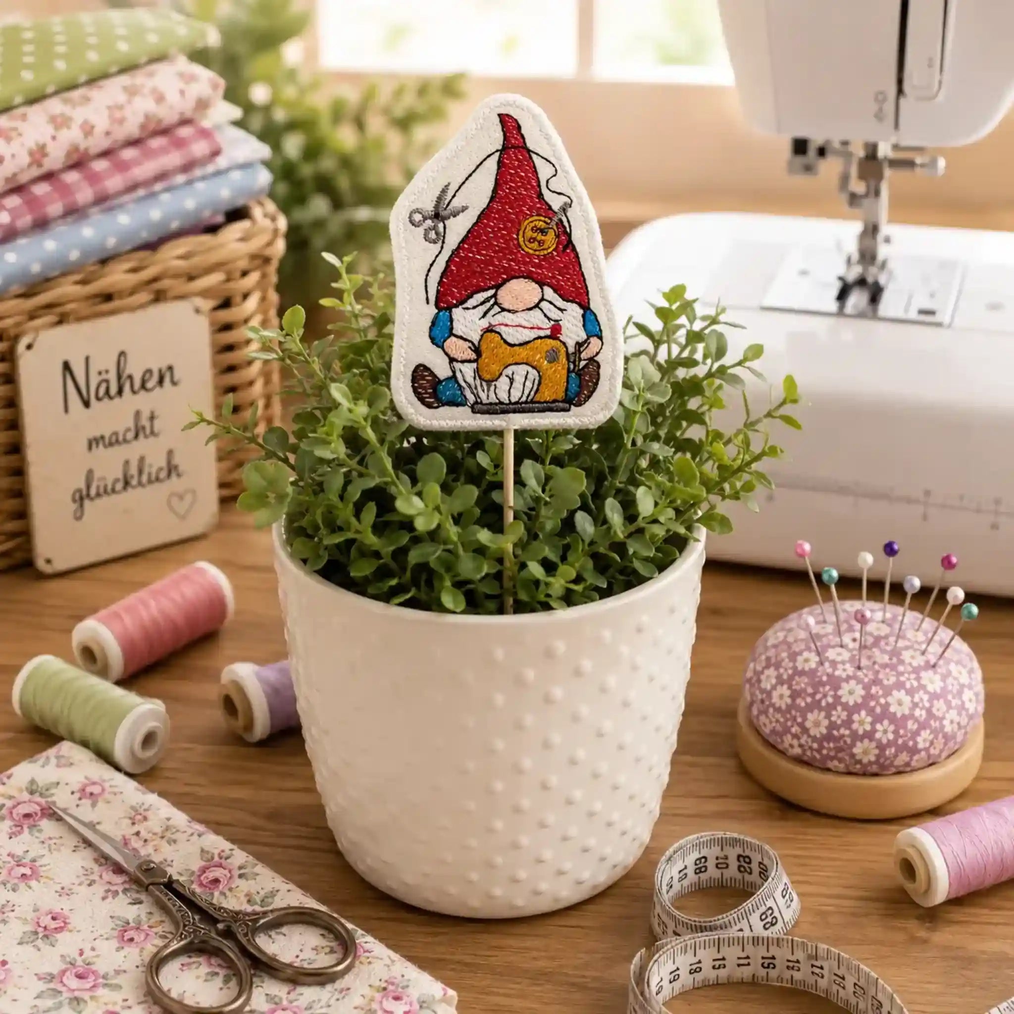 ITH Stickdatei Stabfigur, Anhänger und Vollstick Nähwichtel