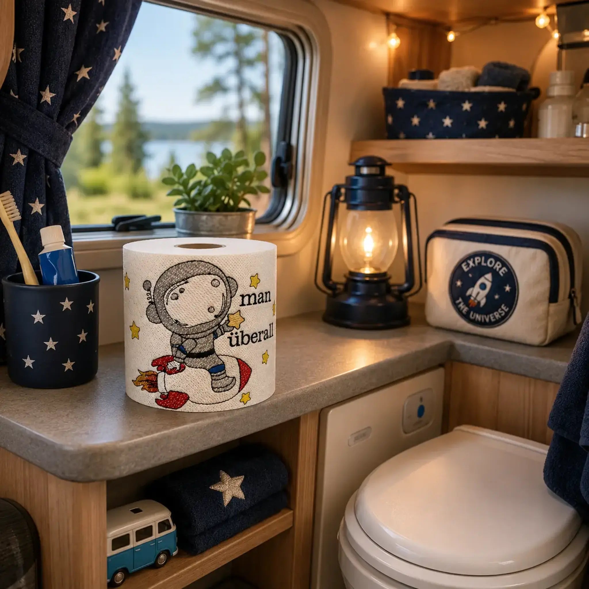 Stickdatei und Applikation Astronaut – Vollstick & Doodle-Appli