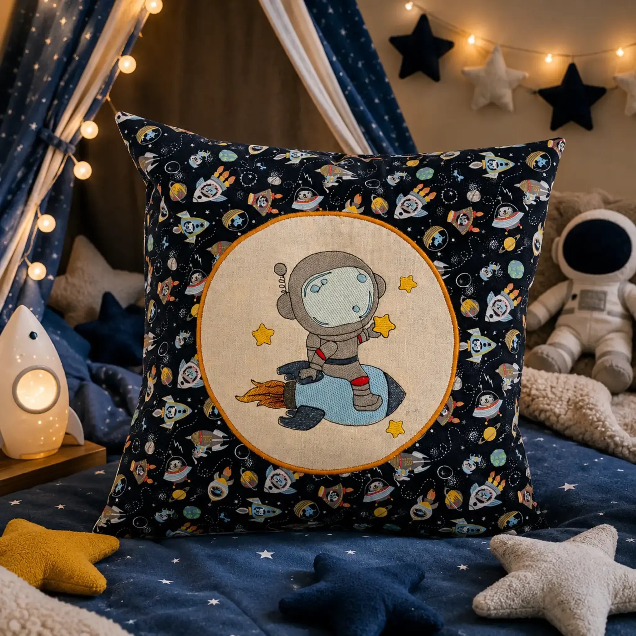 Stickdatei und Applikation Astronaut – Vollstick & Doodle-Appli