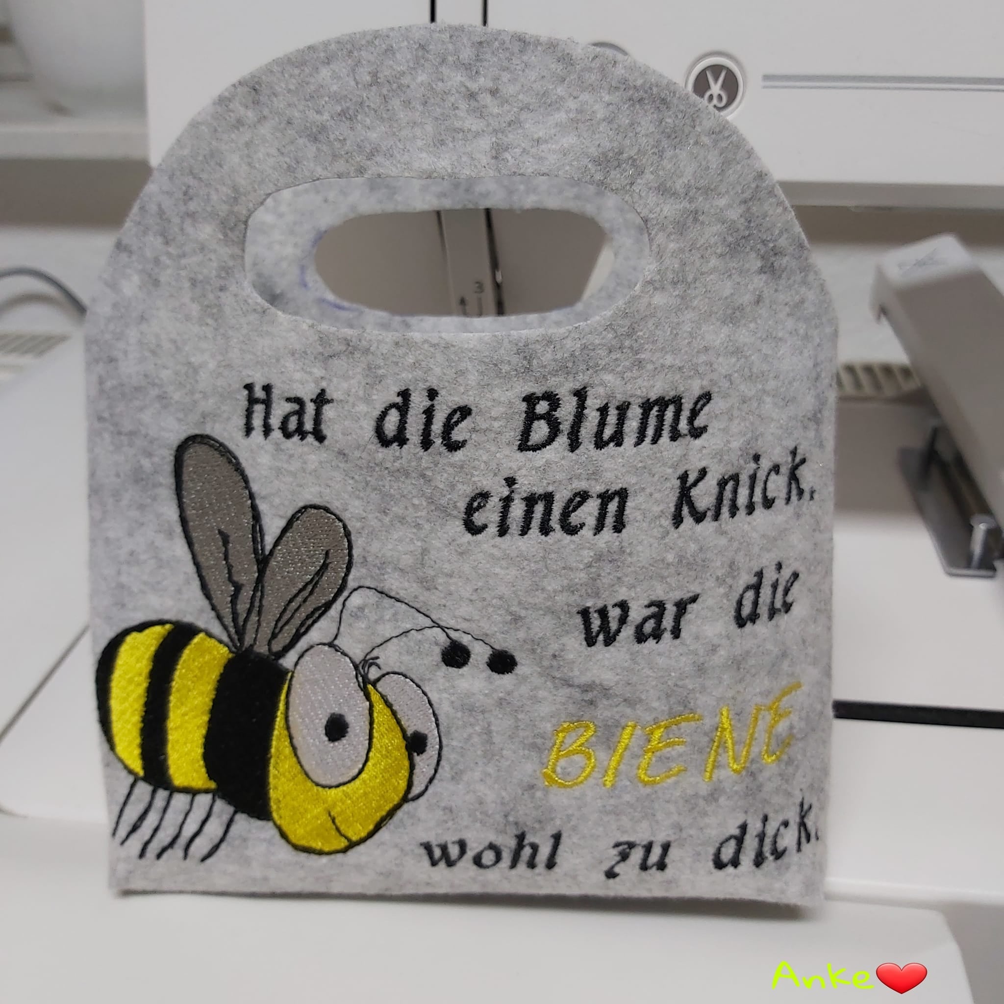 Stickdatei von stiXXie Stickdatei Hummel und Bienchen mit Sprüchen 10x10 (4x4")